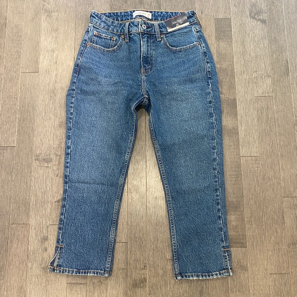 NWT Abercrombie Curve Love Mid Rise Capri Jean - Picture 1 of 10